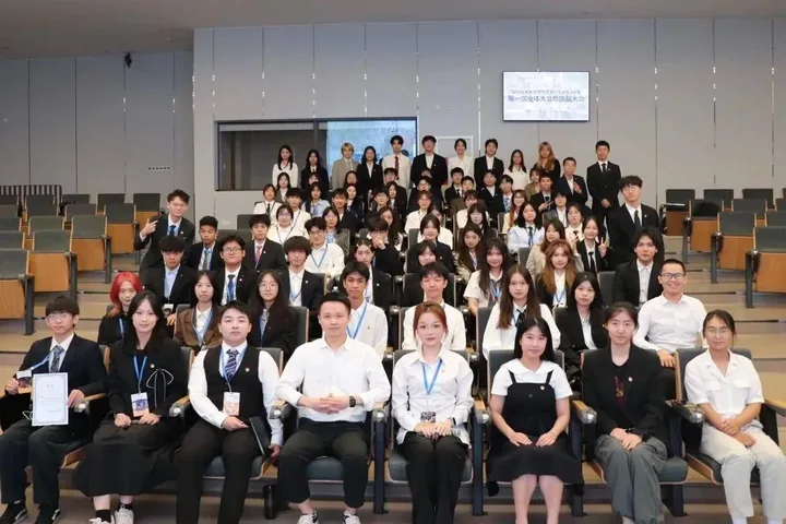 校学生会相关图片图示 1