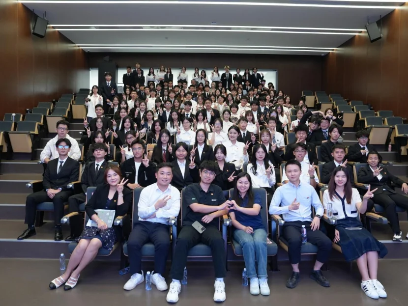 共青团深圳技术大学委员会集体合照